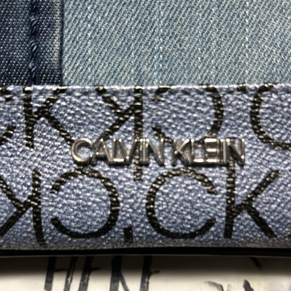 Calvin Klein cross body - Picture 2 of 14